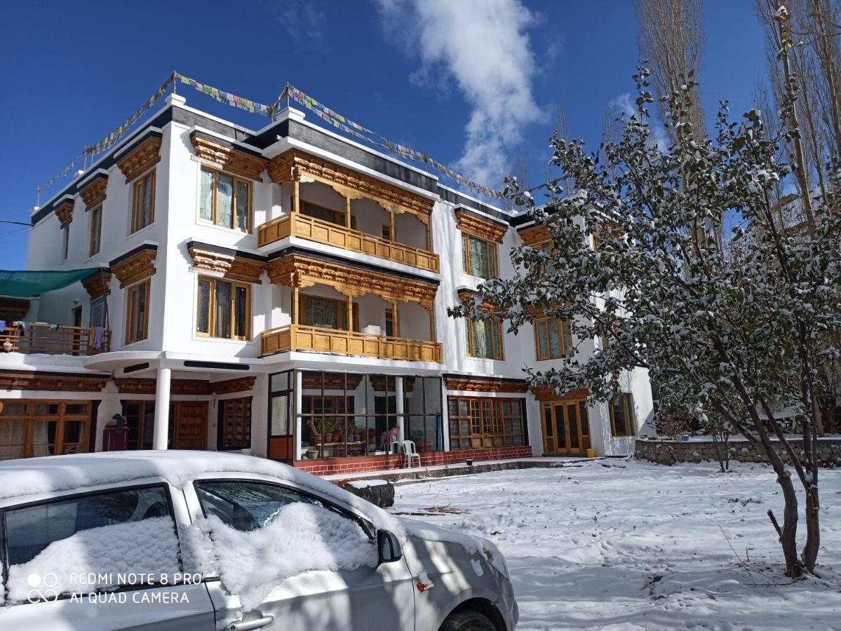 Отель Rock Castle Residency Лех Экстерьер фото