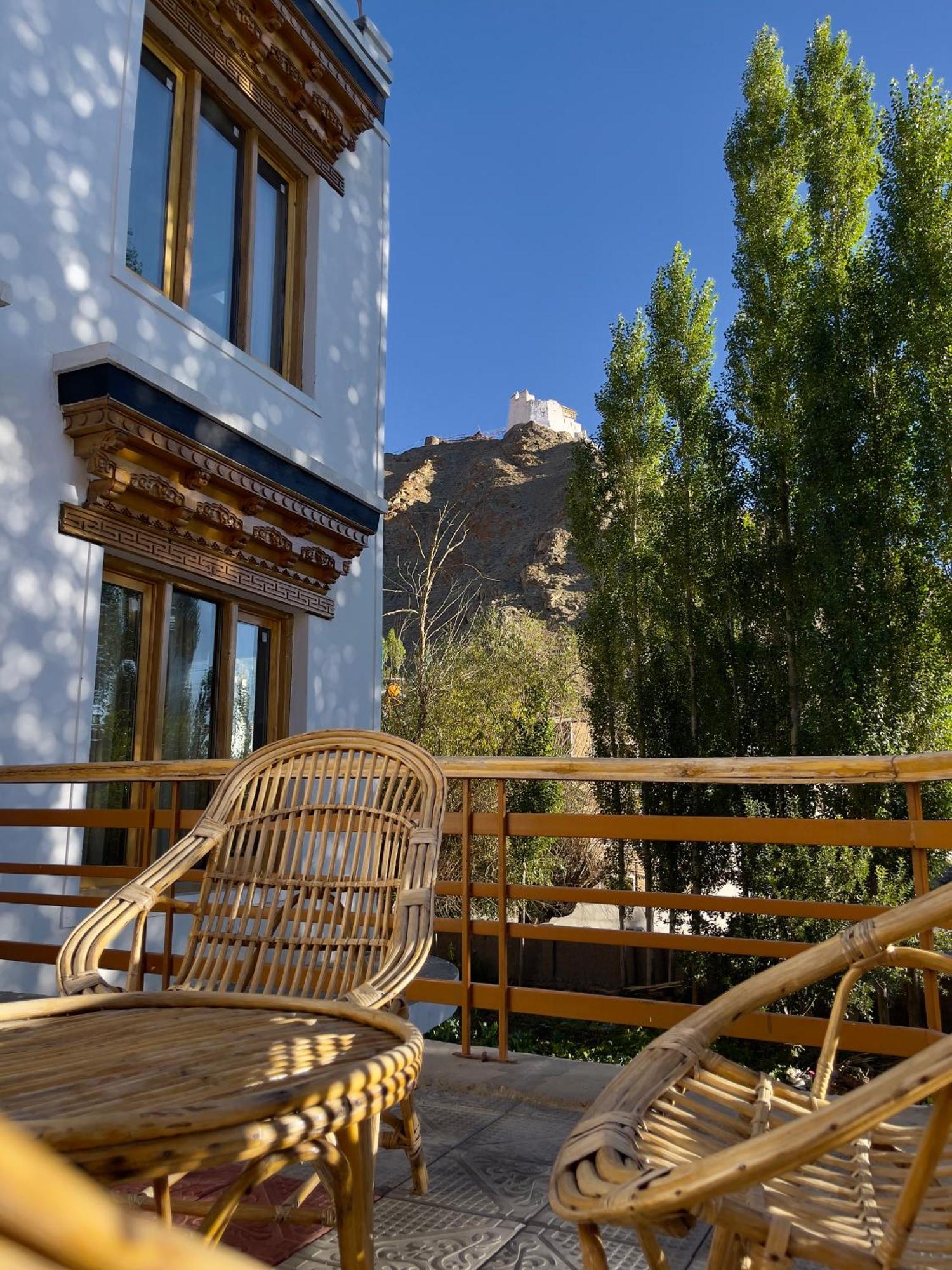 Отель Rock Castle Residency Лех Экстерьер фото